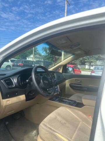2016 Kia Sedona 7