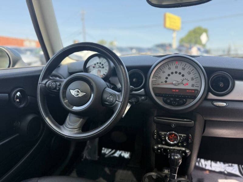 2014 MINI Cooper 11