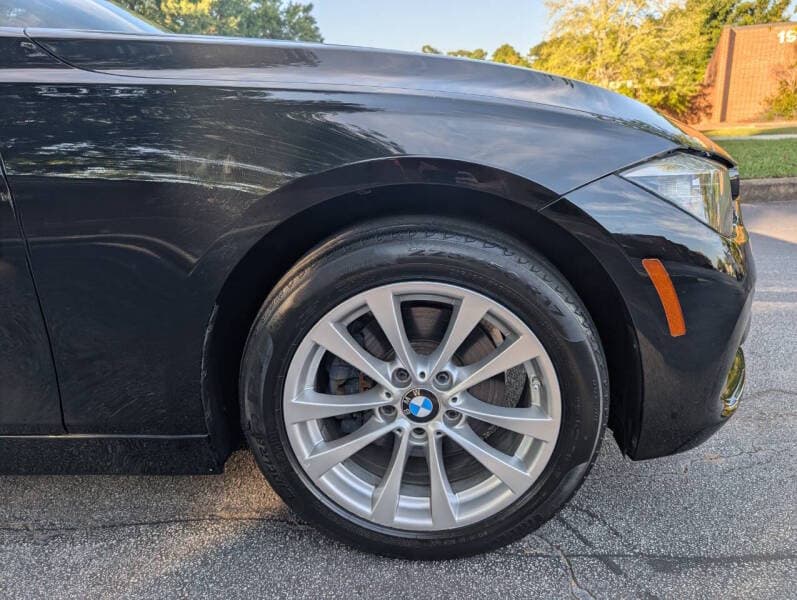 2017 BMW 3 Series 30