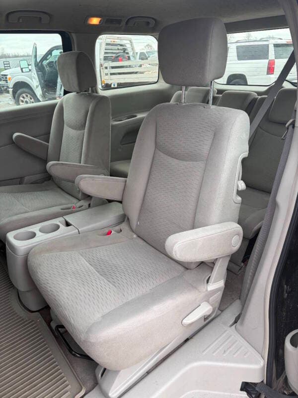 2014 Nissan Quest 4