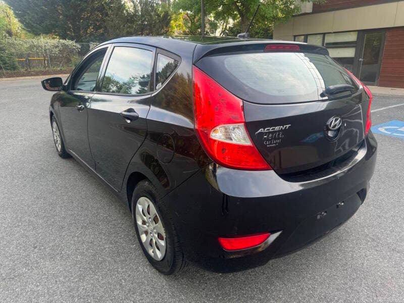 2016 Hyundai Accent 18