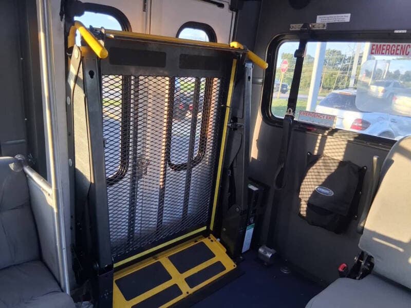 2014 Chevrolet Express Cutaway 15