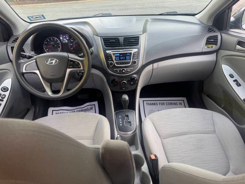 2016 Hyundai Accent 23