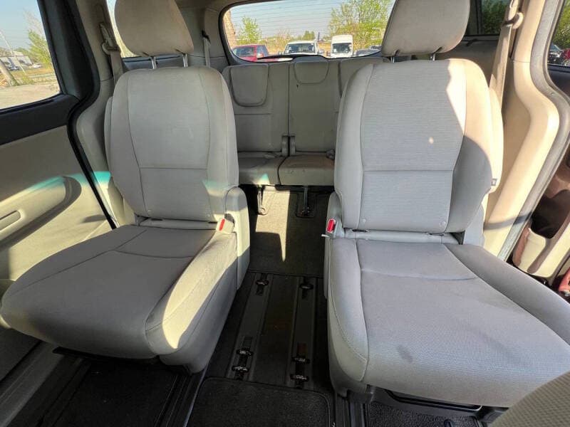 2015 Kia Sedona 10