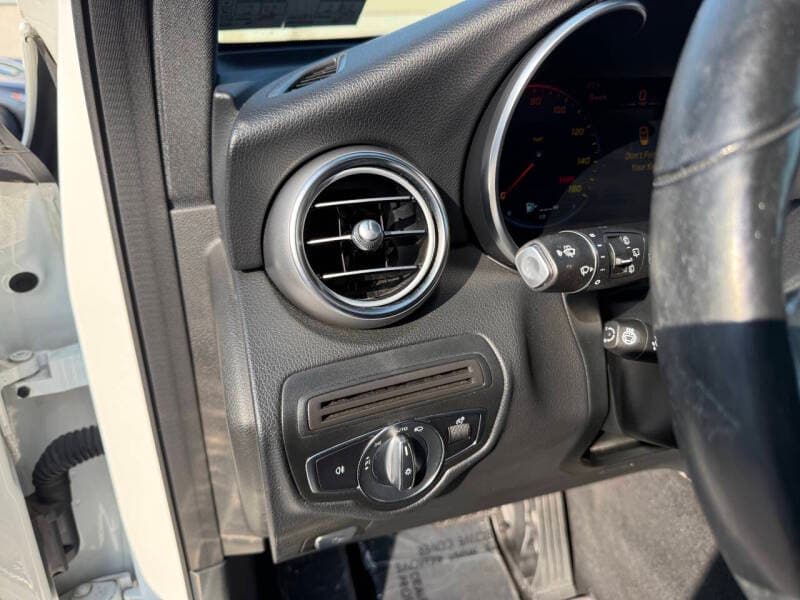 2021 Mercedes-Benz GLC 10