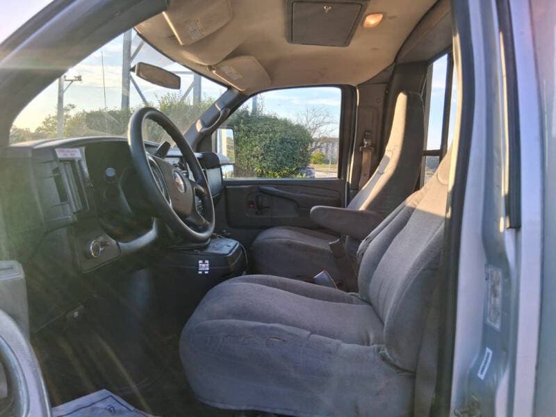 2014 Chevrolet Express Cutaway 14