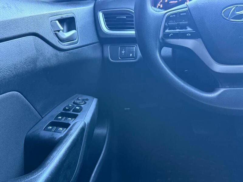 2022 Hyundai Accent 22