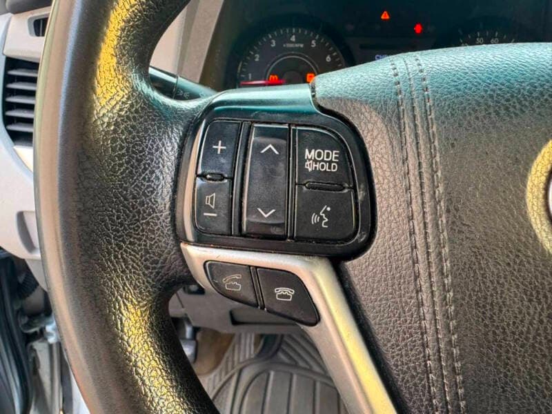2015 Toyota Sienna 21