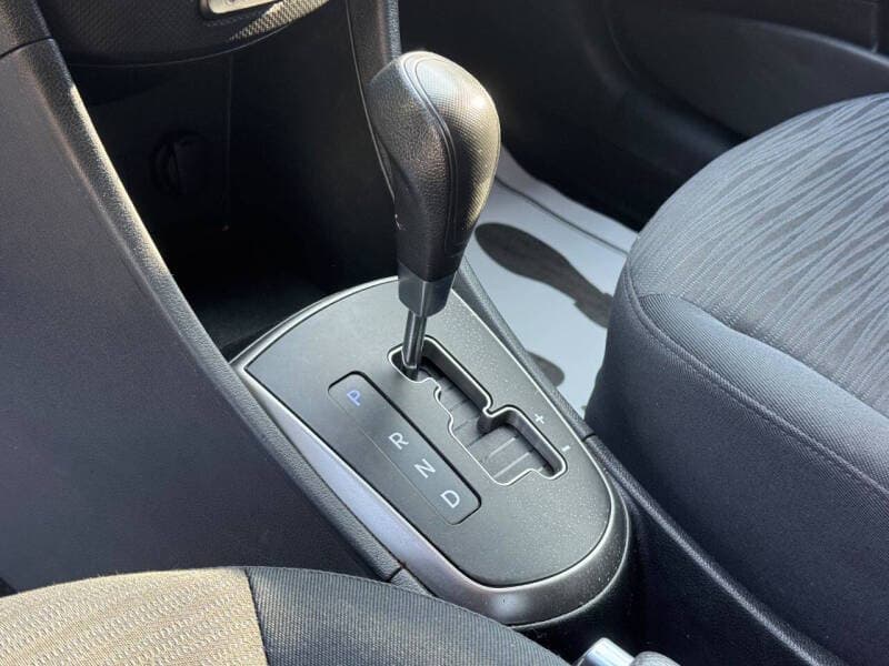 2016 Hyundai Accent 10