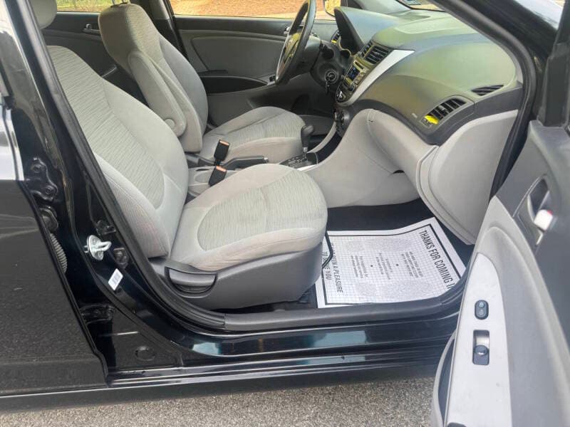 2016 Hyundai Accent 21