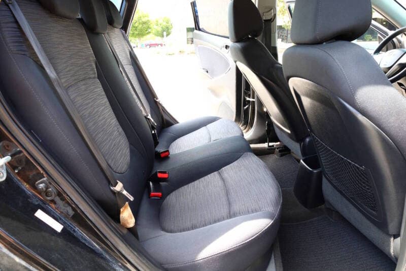 2016 Hyundai Accent 11