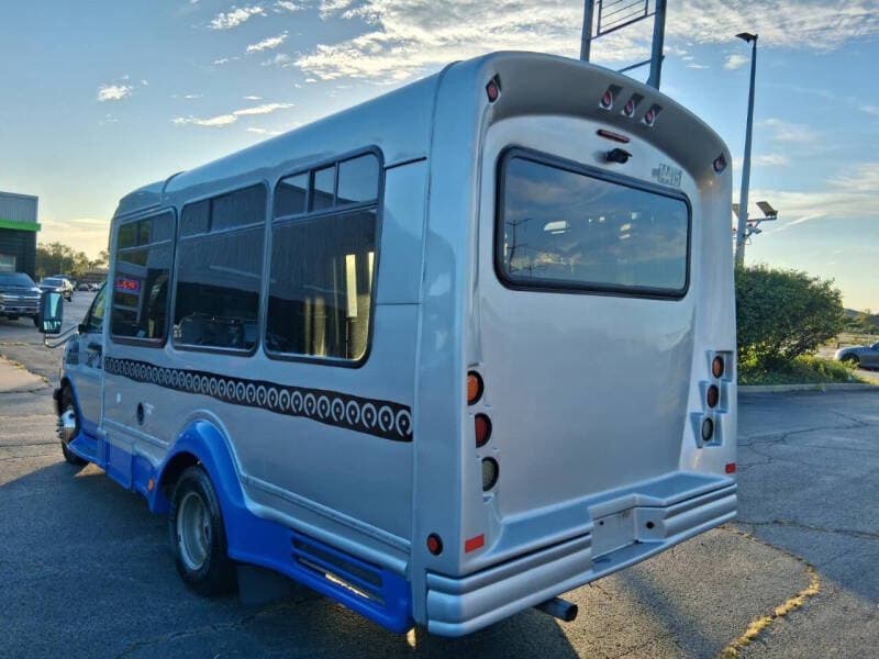 2014 Chevrolet Express Cutaway 6