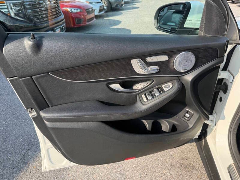 2021 Mercedes-Benz GLC 9