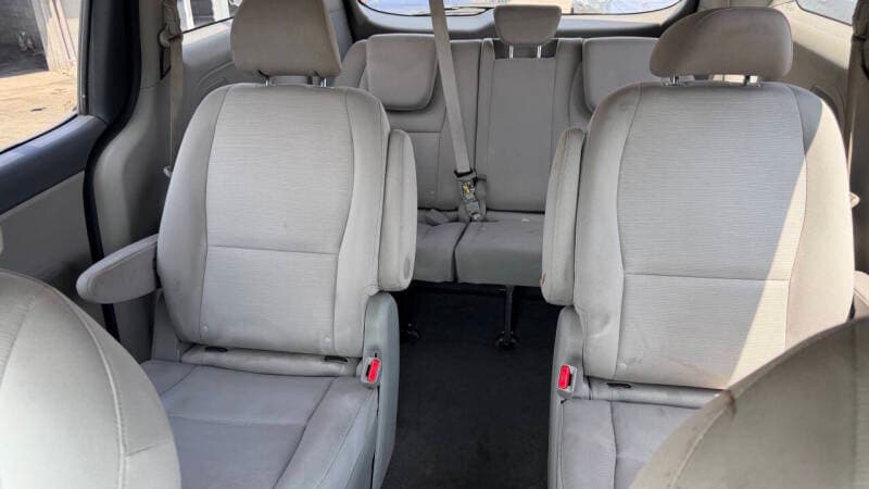 2015 Kia Sedona 13