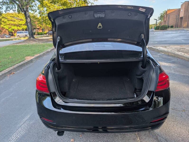 2017 BMW 3 Series 19