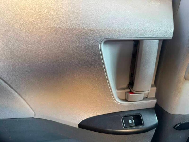 2015 Toyota Sienna 29