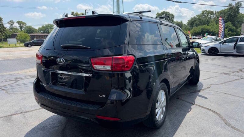 2015 Kia Sedona 2