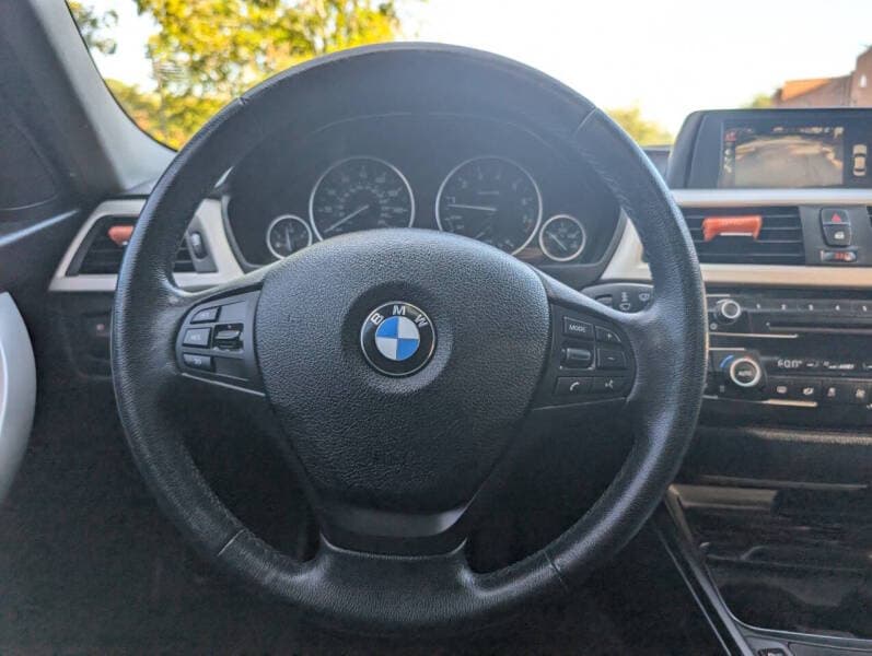 2017 BMW 3 Series 5