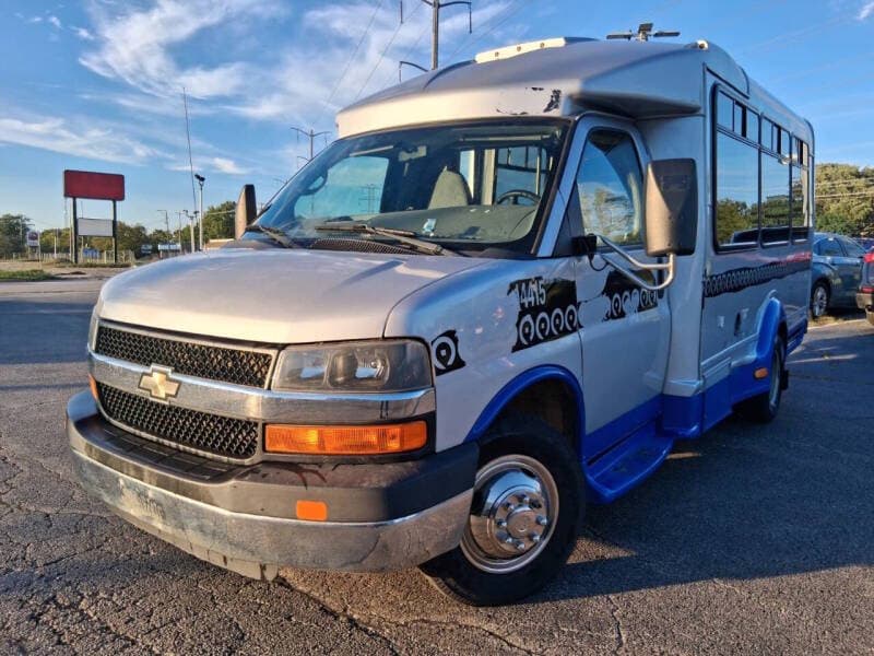 2014 Chevrolet Express Cutaway 17