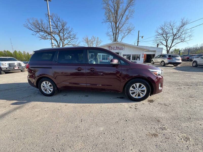 2015 Kia Sedona 24