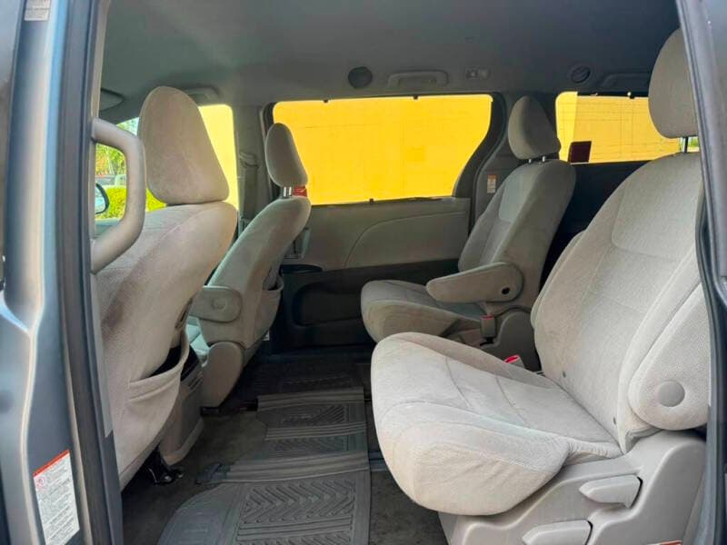2015 Toyota Sienna 15