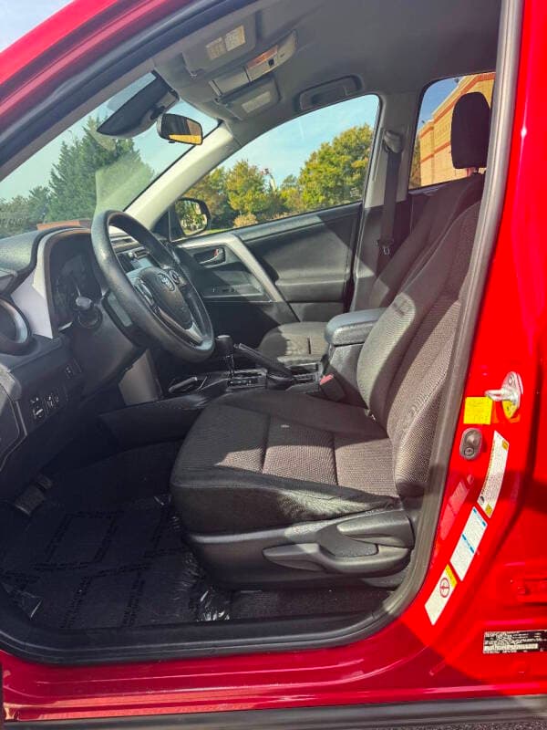 2017 Toyota RAV4 17