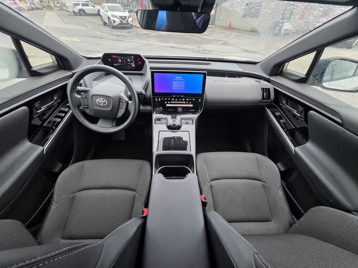 2025 Toyota bZ4X 38