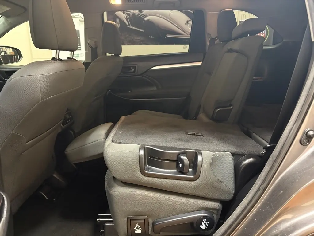 2018 Toyota Highlander 26
