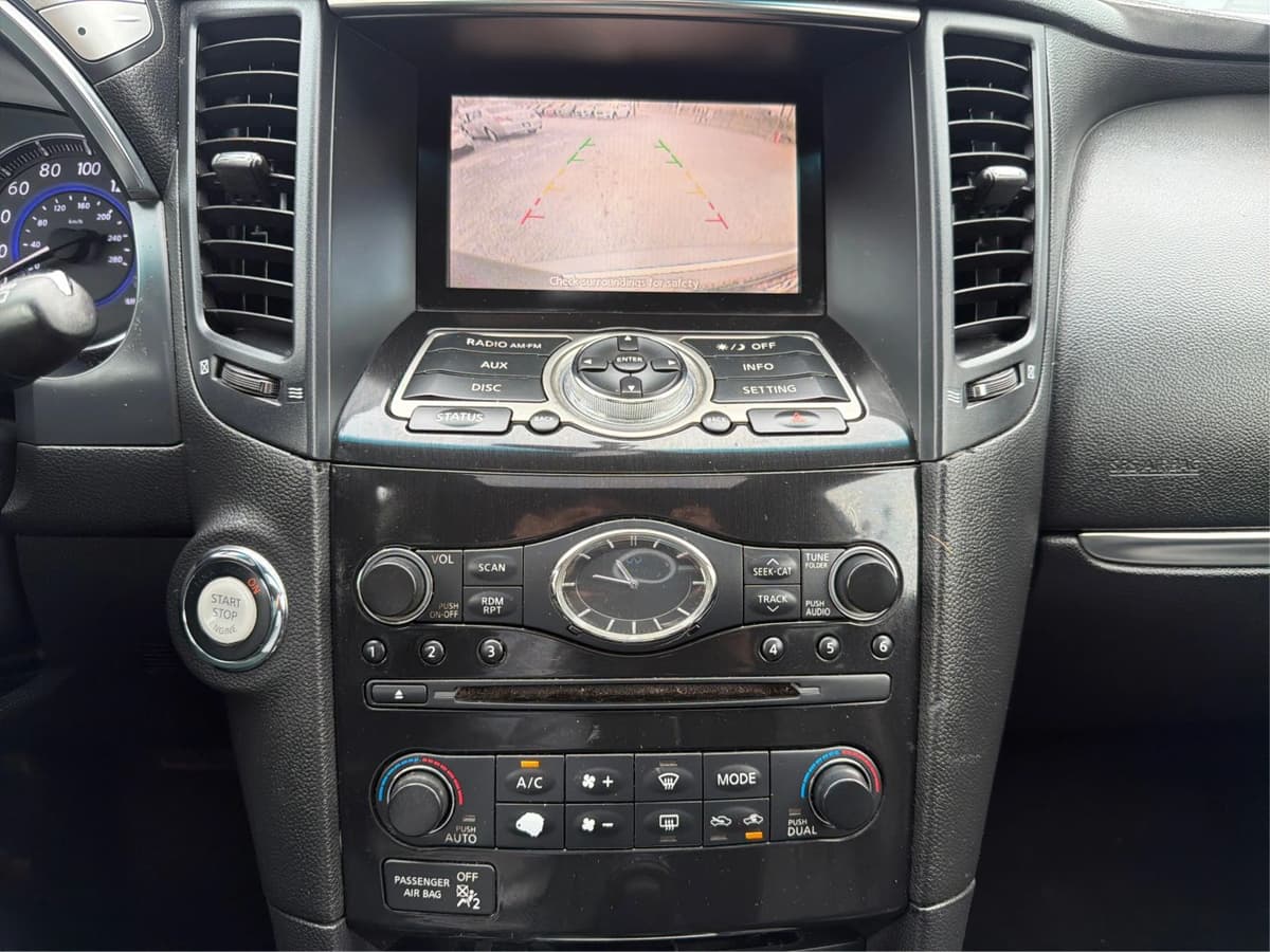 2014 INFINITI QX70 16