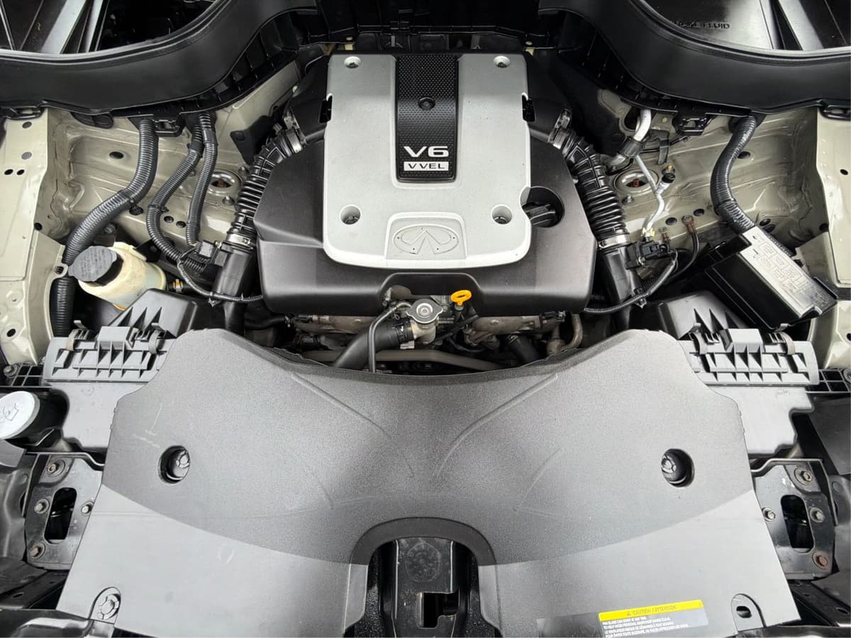 2014 INFINITI QX70 23
