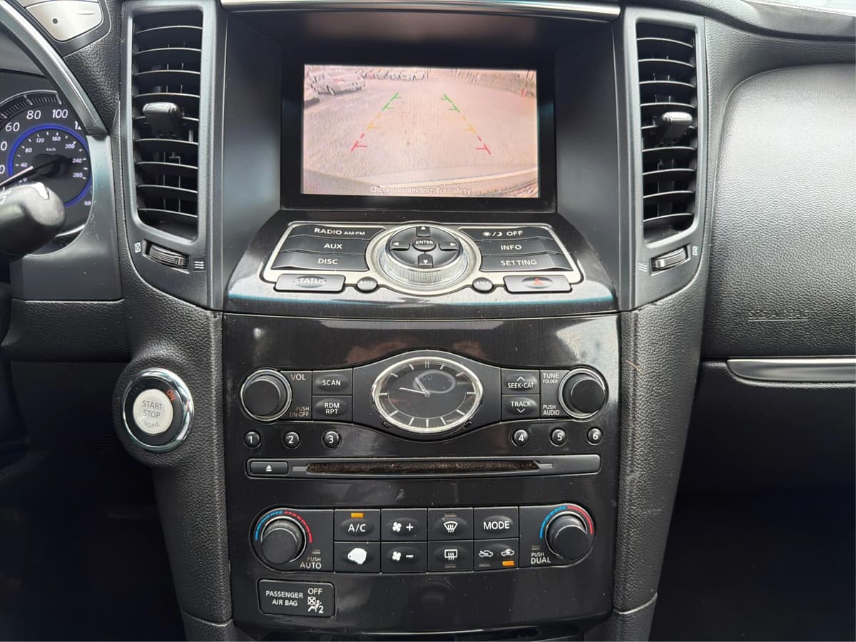 2014 INFINITI QX70 51