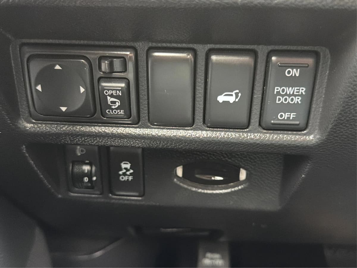 2014 INFINITI QX70 52