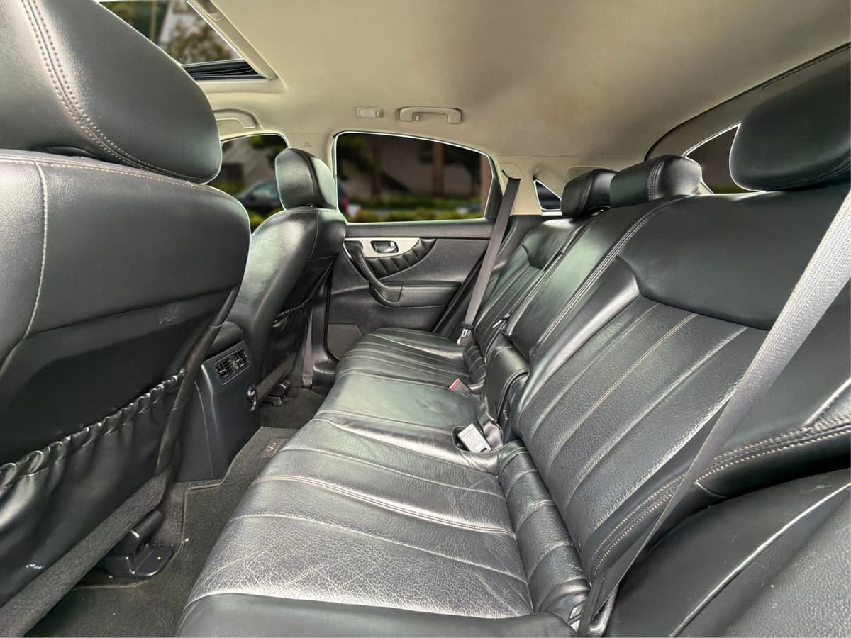 2014 INFINITI QX70 45