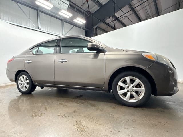 2014 Nissan Versa Sedan 4