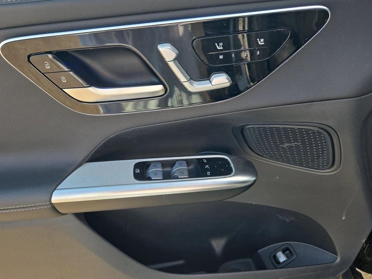2025 Mercedes-Benz GLC 14