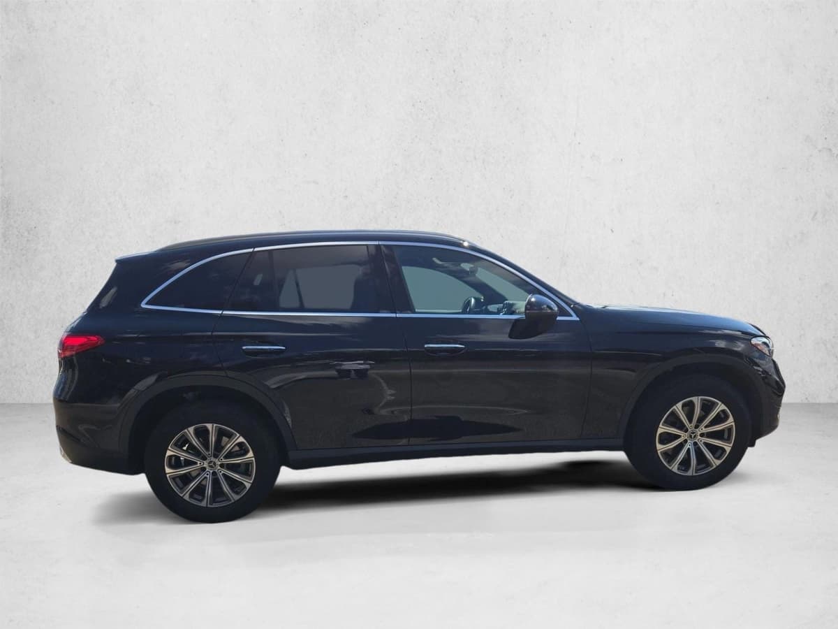 2025 Mercedes-Benz GLC 2