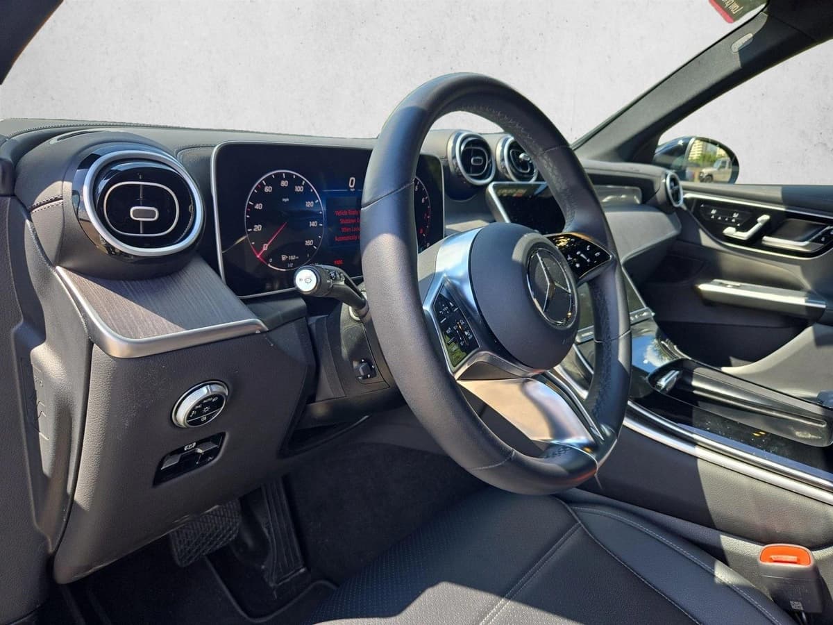 2025 Mercedes-Benz GLC 7