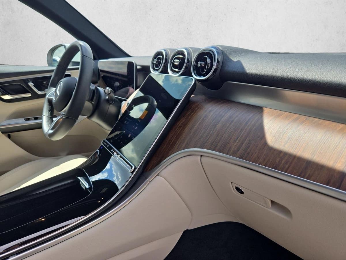 2026 Mercedes-Benz GLC 16