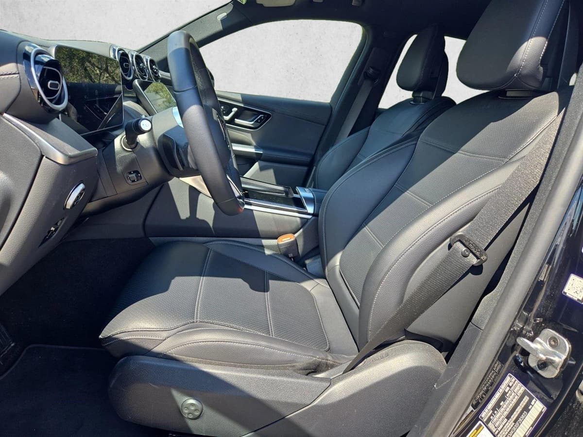 2025 Mercedes-Benz GLC 11