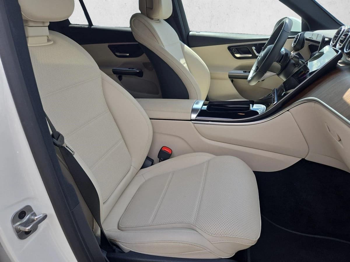 2026 Mercedes-Benz GLC 17