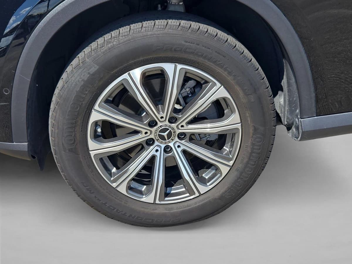 2025 Mercedes-Benz GLC 12