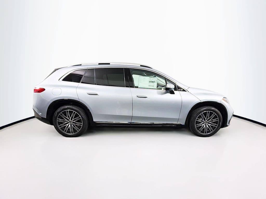 2026 Mercedes-Benz EQS SUV 8