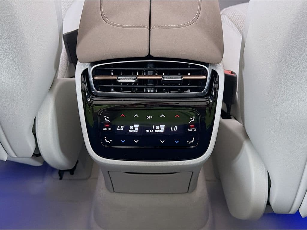 2026 Mercedes-Benz EQS SUV 28