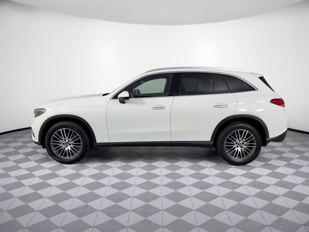 2025 Mercedes-Benz GLC 2