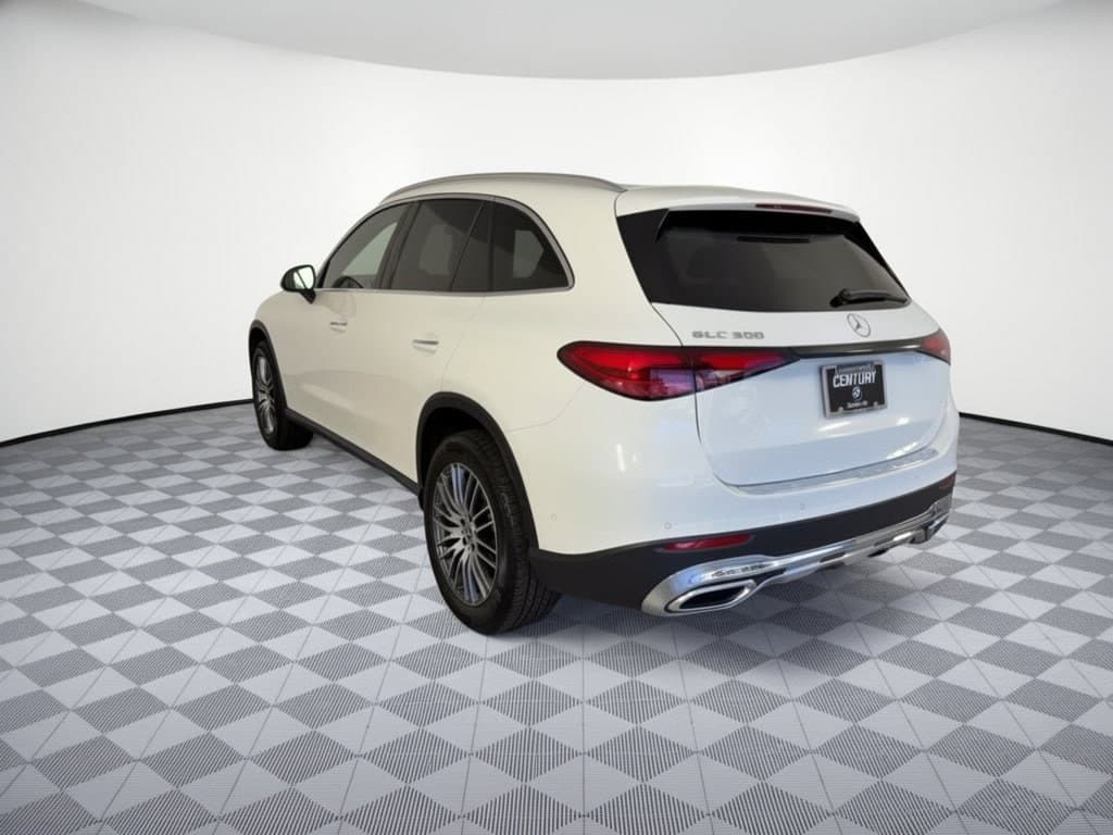 2025 Mercedes-Benz GLC 3