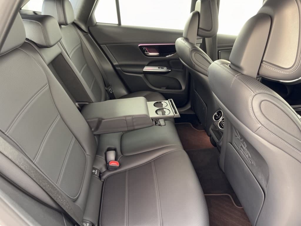 2025 Mercedes-Benz GLC 29