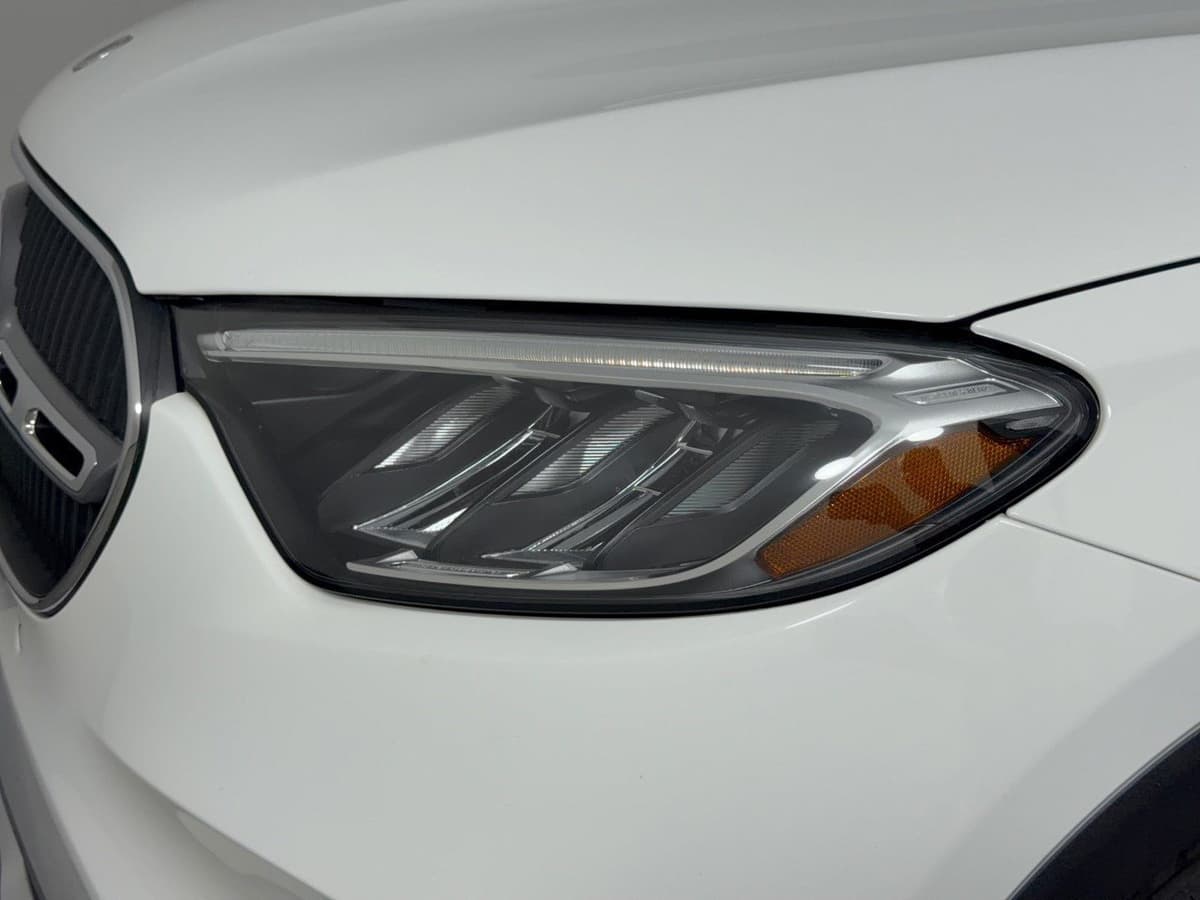 2025 Mercedes-Benz GLC 12