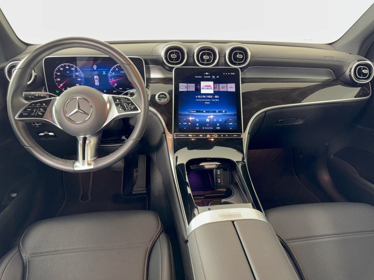 2025 Mercedes-Benz GLC 17