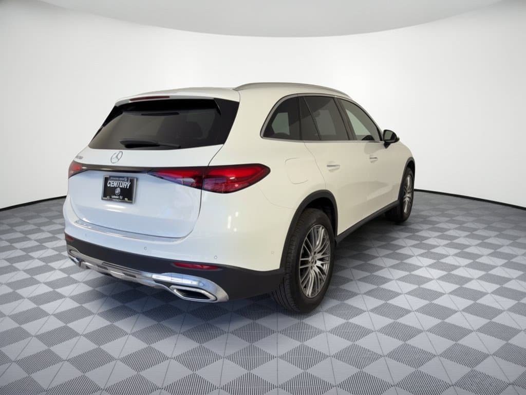 2025 Mercedes-Benz GLC 9