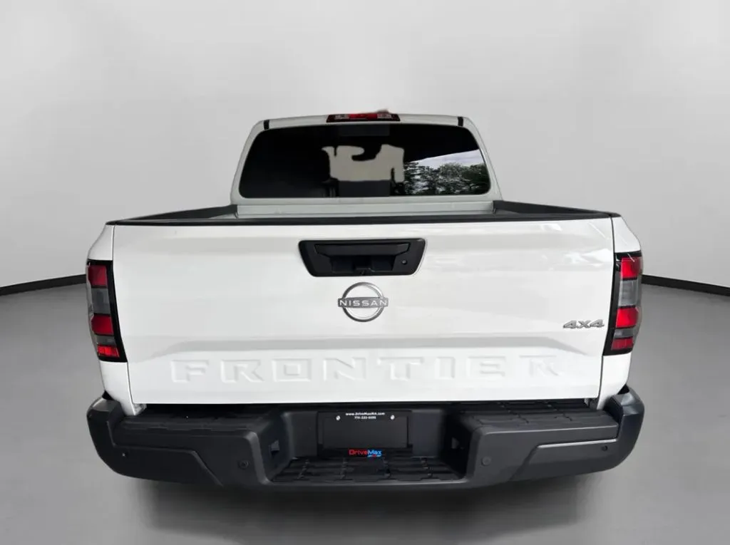 2025 Nissan Frontier 8